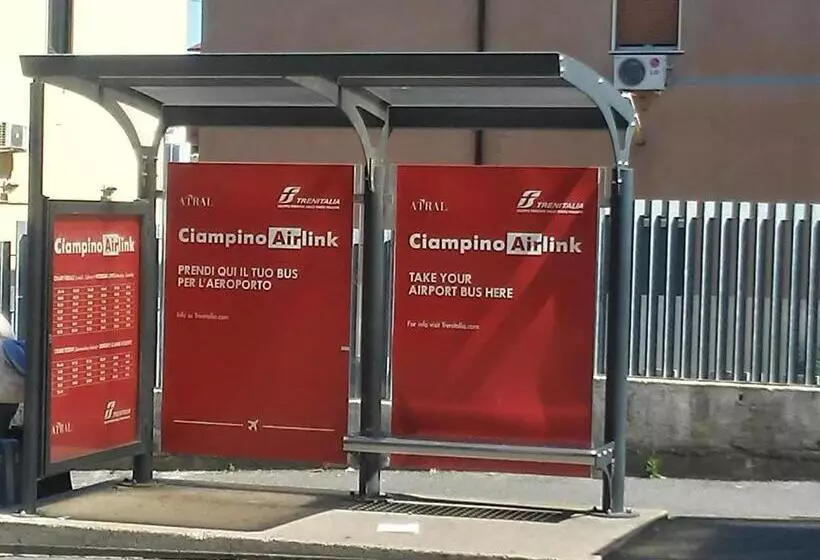 ペンション Adriatic Room 50 M Dalla Stazione Ferroviaria Di Ciampino E Dalla Navetta Aeroportuale