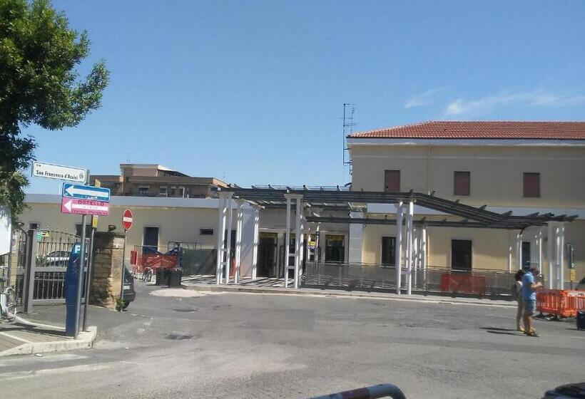 פנסיון Adriatic Room 50 M Dalla Stazione Ferroviaria Di Ciampino E Dalla Navetta Aeroportuale