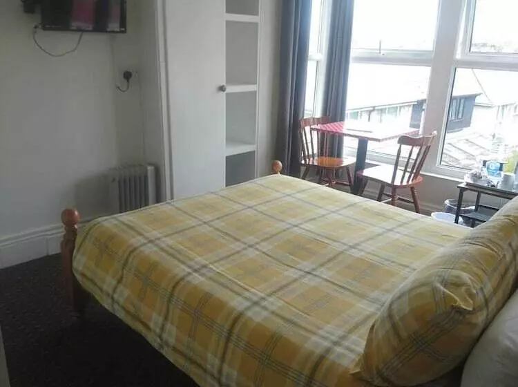 پانسیون Fairways Guest House