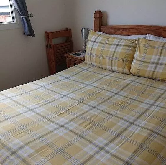 پانسیون Fairways Guest House