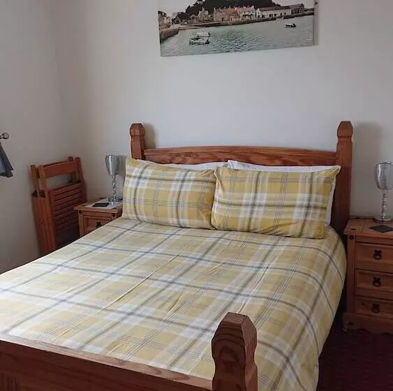 پانسیون Fairways Guest House