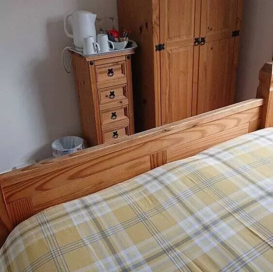 پانسیون Fairways Guest House