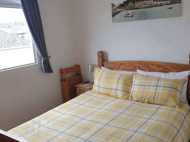 پانسیون Fairways Guest House