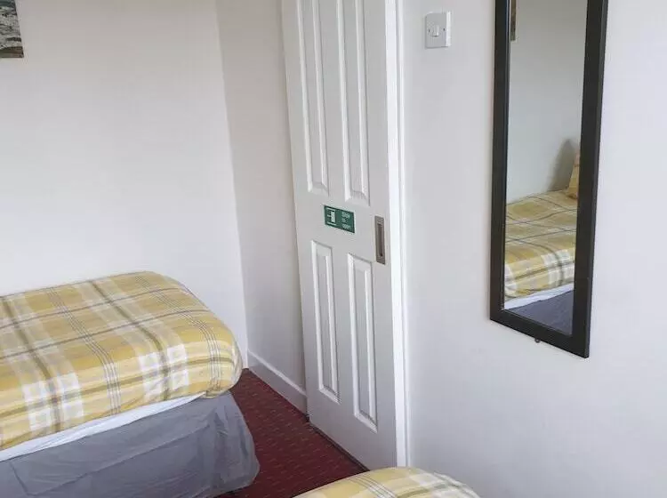 پانسیون Fairways Guest House