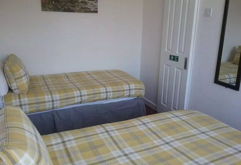 پانسیون Fairways Guest House