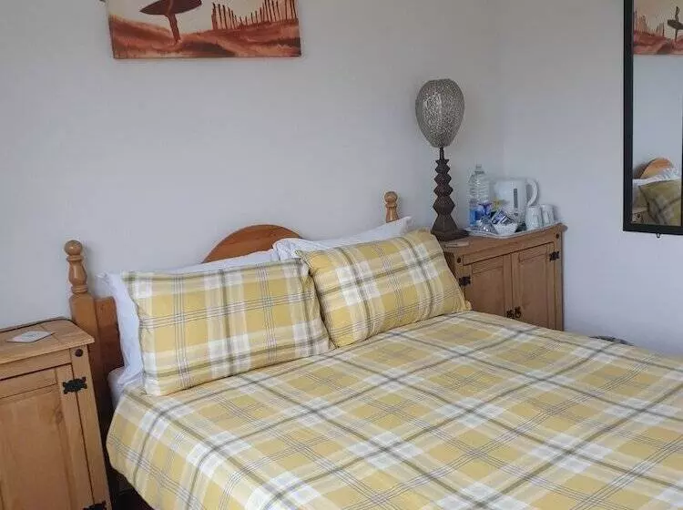 پانسیون Fairways Guest House
