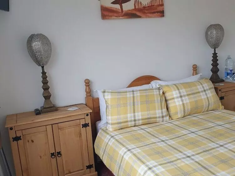 پانسیون Fairways Guest House