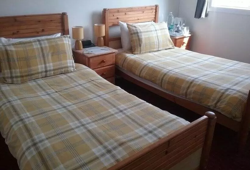 پانسیون Fairways Guest House