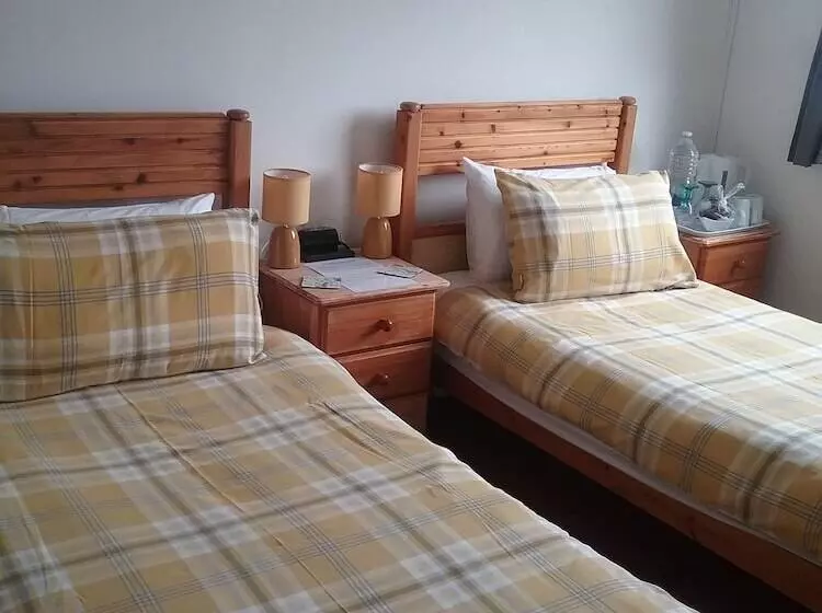 پانسیون Fairways Guest House