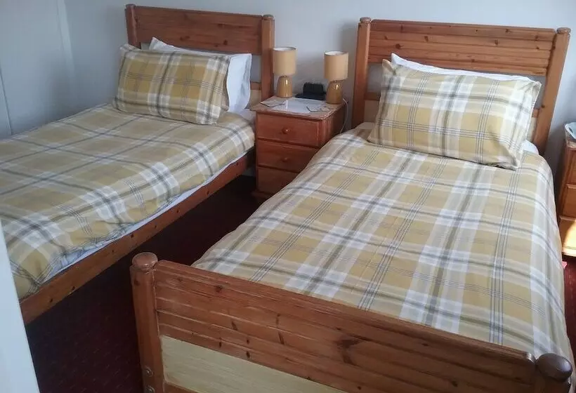 پانسیون Fairways Guest House