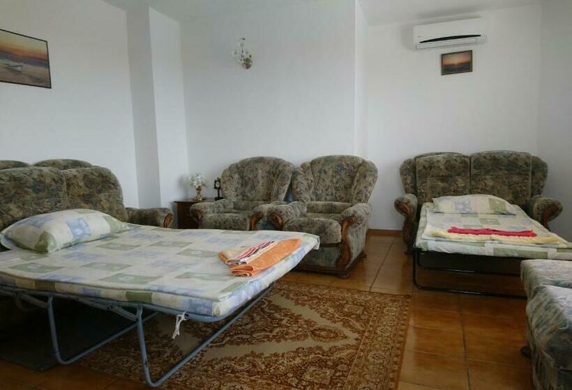 پانسیون Guest House Nash Dom