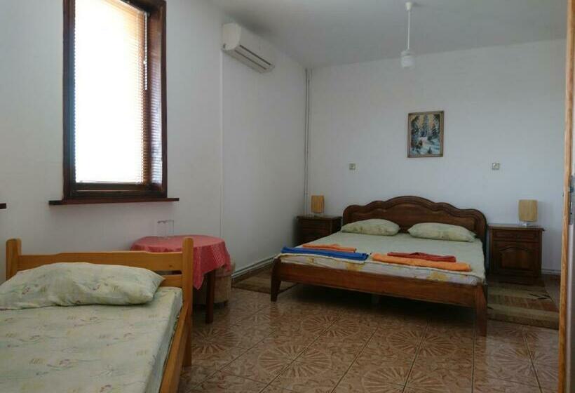 پانسیون Guest House Nash Dom