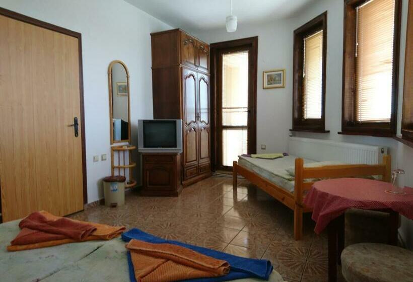 پانسیون Guest House Nash Dom