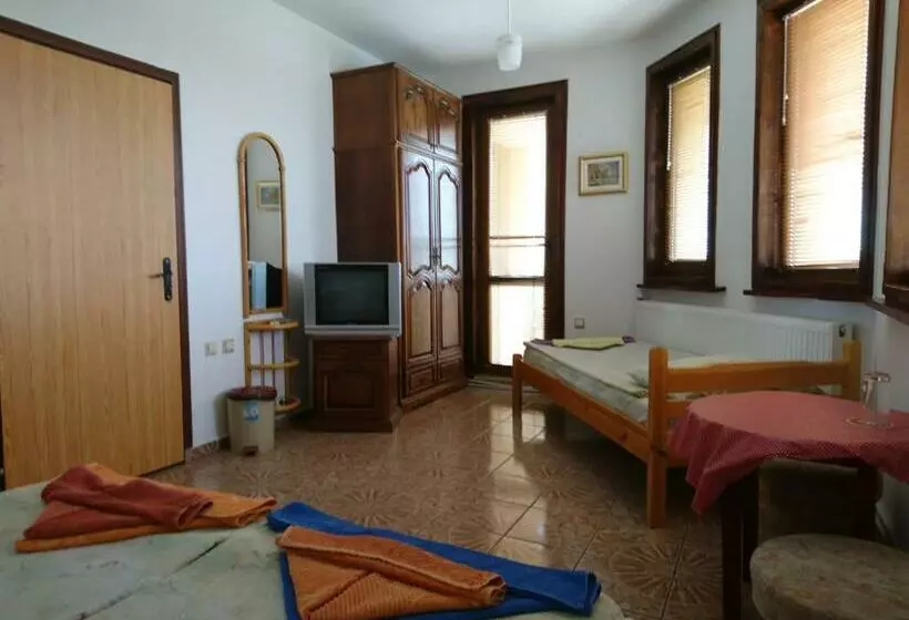 پانسیون Guest House Nash Dom
