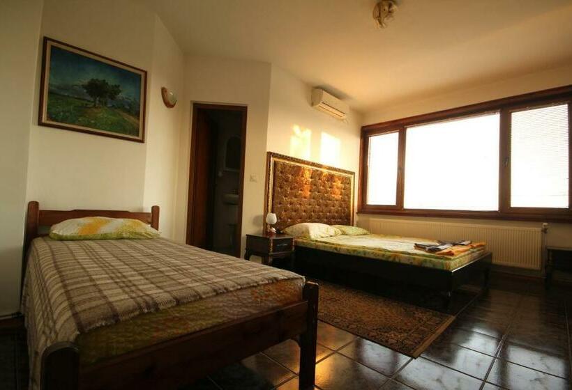 پانسیون Guest House Nash Dom