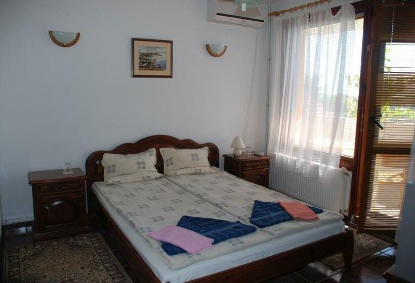 پانسیون Guest House Nash Dom