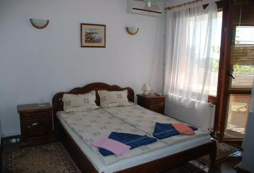 پانسیون Guest House Nash Dom