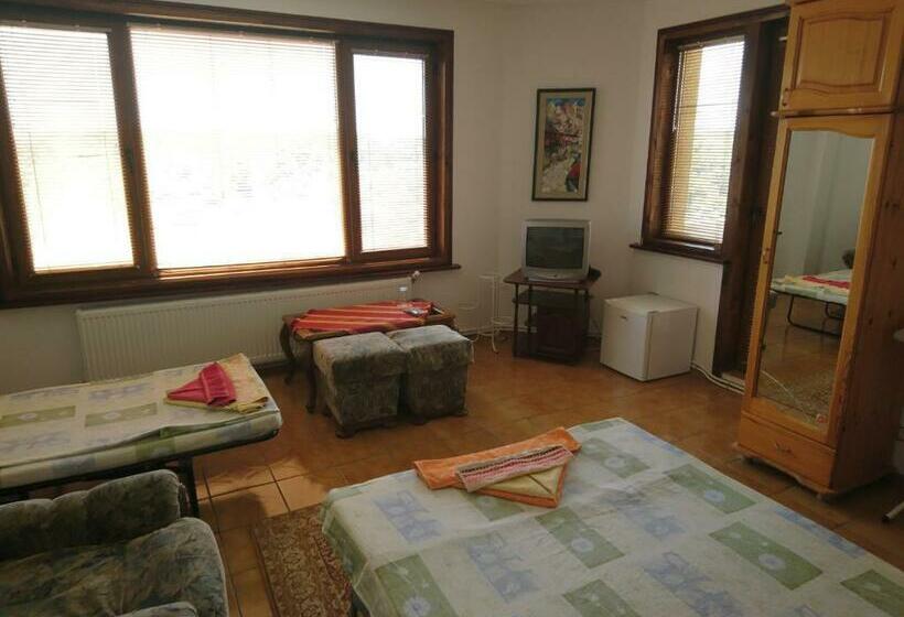 پانسیون Guest House Nash Dom