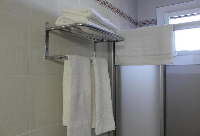 פנסיון Hostal Montserrat