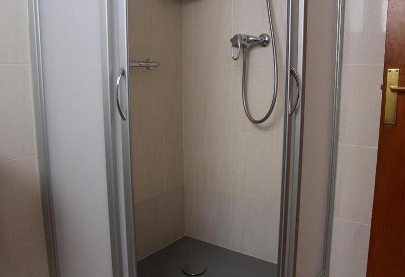 פנסיון Hostal Montserrat