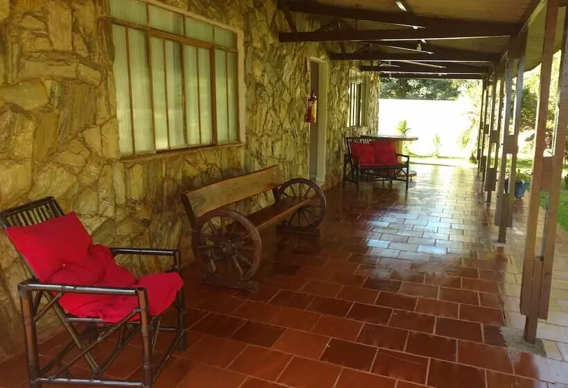 ペンション Pousada Naipi