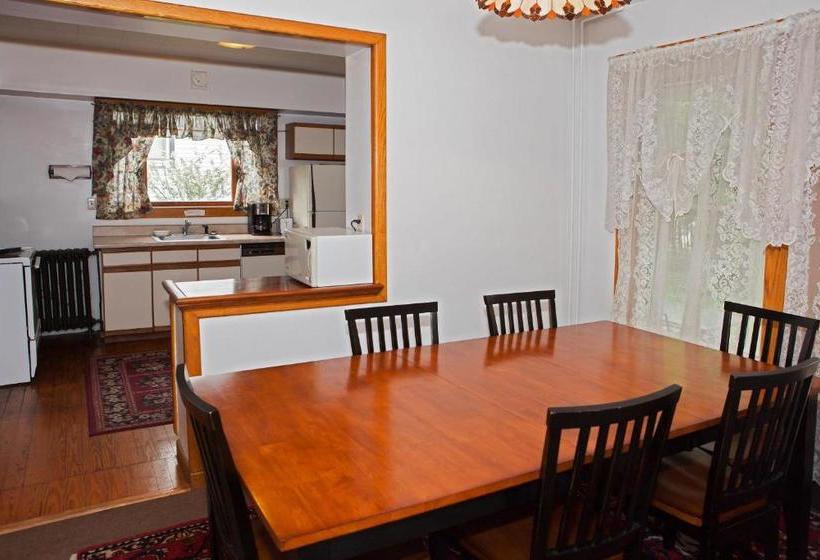 Пансион Village Suites