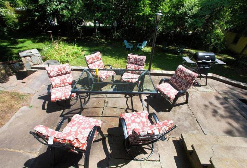 Пансион Village Suites