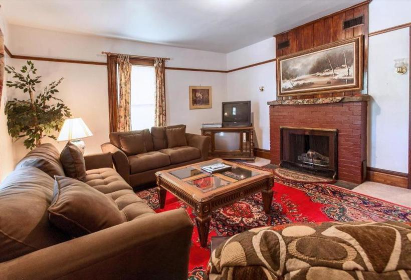 Пансион Village Suites