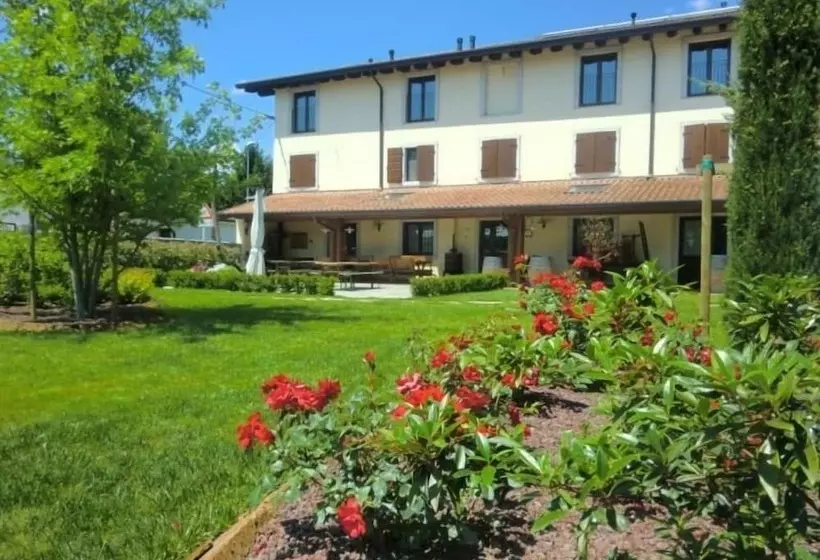 Hotelli Agriturismo La Rosta