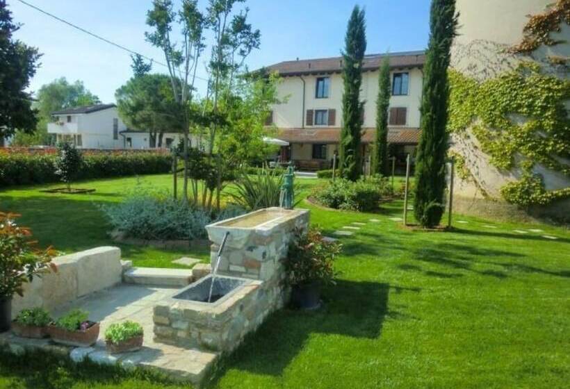 בית מלון כפרי Agriturismo La Rosta