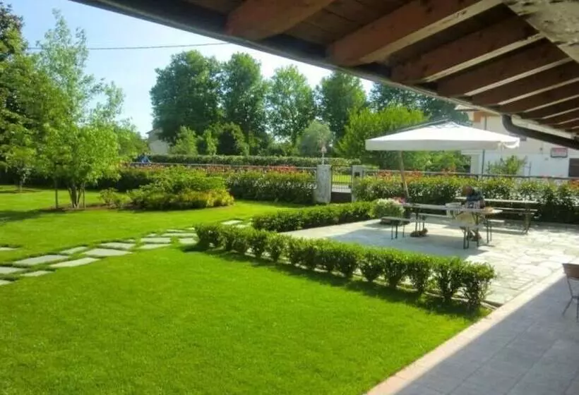 Hotelli Agriturismo La Rosta