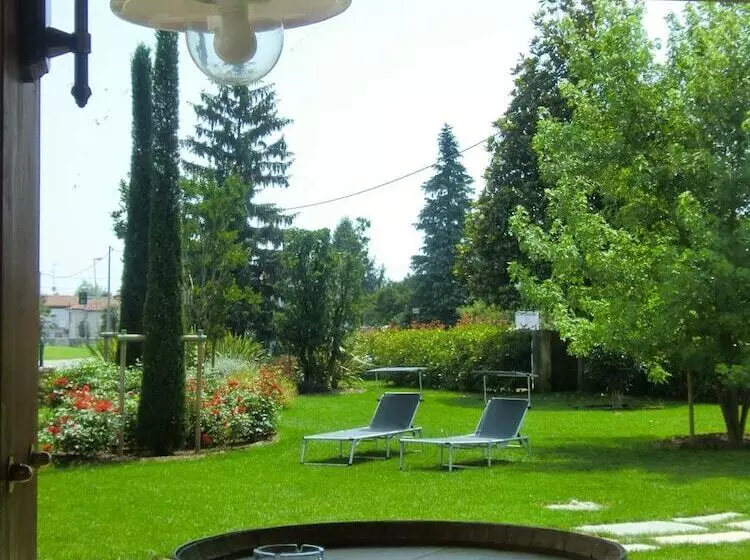 Hotelli Agriturismo La Rosta