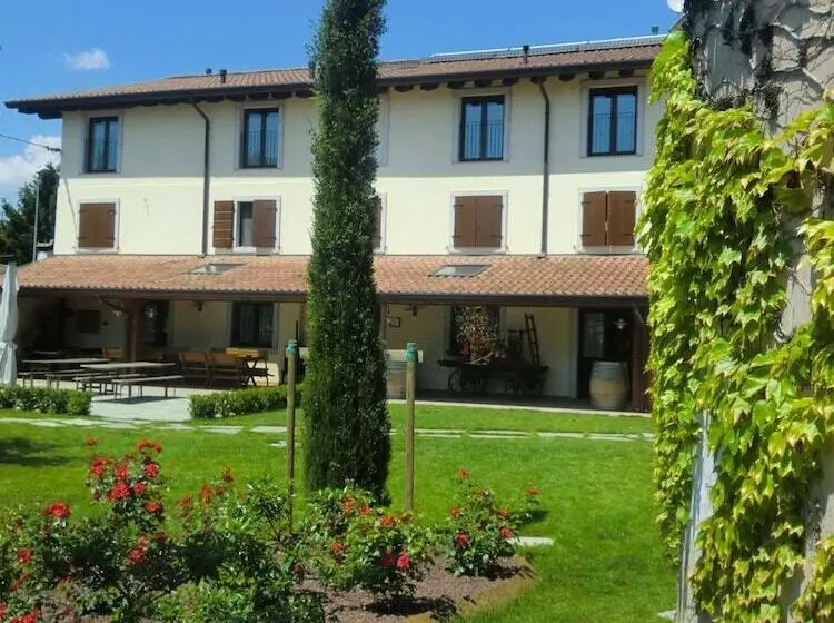 Hotelli Agriturismo La Rosta