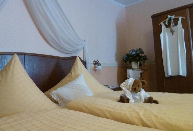 펜션 Alte Weinstuben Steinfelder Hof Garni