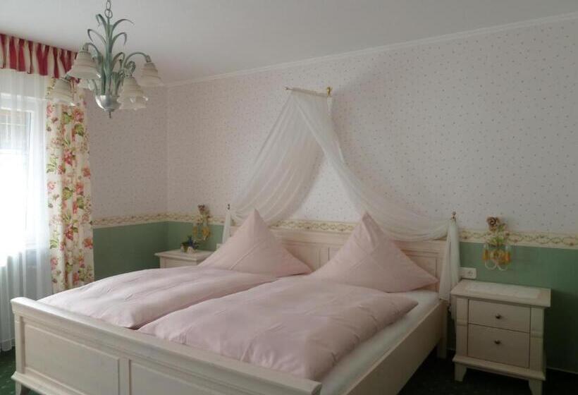 펜션 Alte Weinstuben Steinfelder Hof Garni