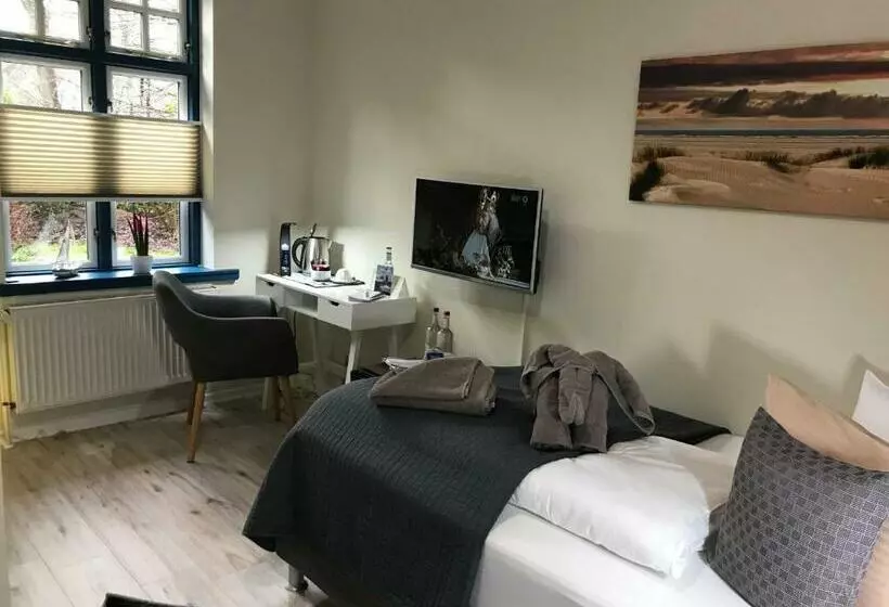 ペンション Friesenhof Nieblum   Hotel Garni