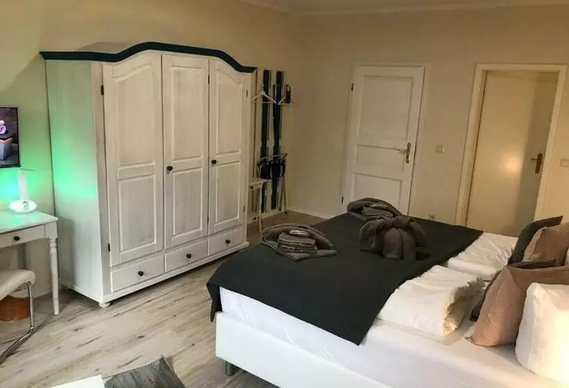 ペンション Friesenhof Nieblum   Hotel Garni