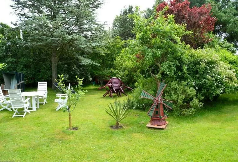 ペンション Friesenhof Nieblum   Hotel Garni