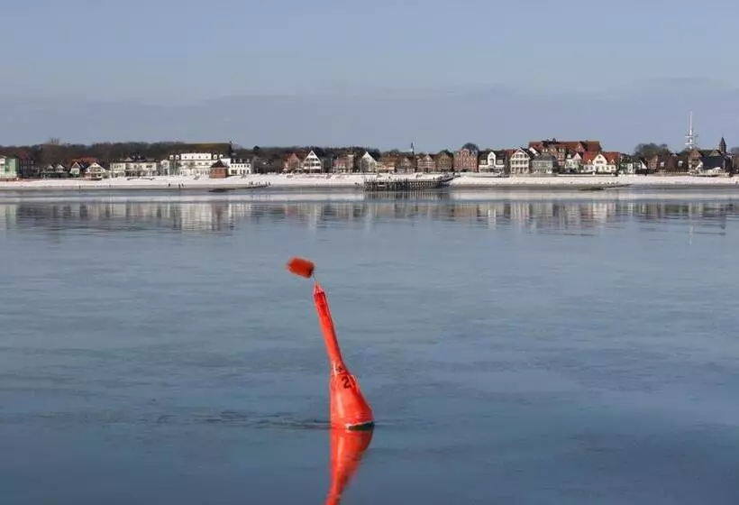 ペンション Friesenhof Nieblum   Hotel Garni