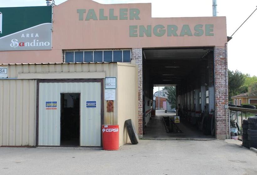 ペンション Hostal Sandino