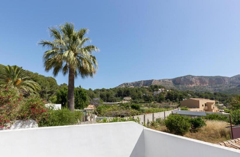 پانسیون Hostal Tres Molins