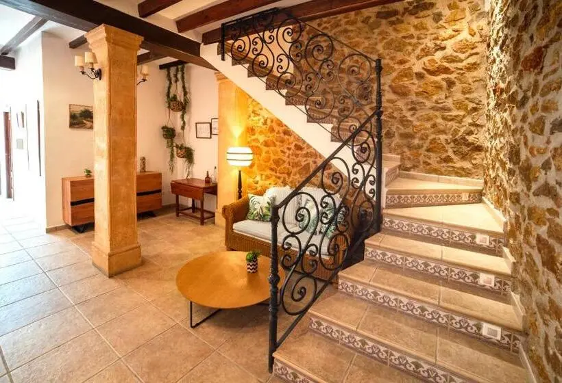ペンション Hostal Tres Molins