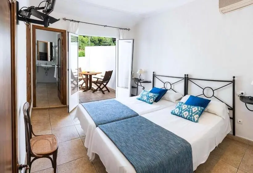 ペンション Hostal Tres Molins