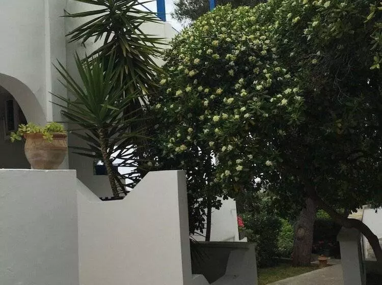 Villa Flora Studios & Apartments