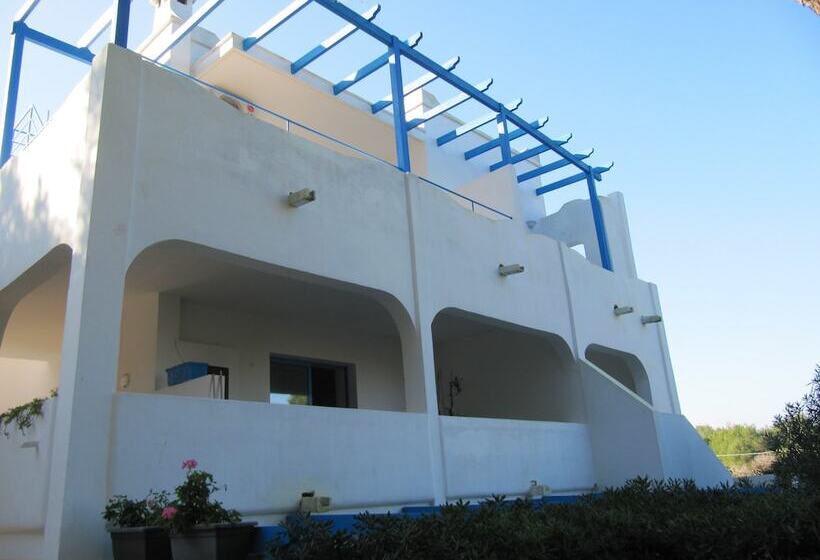 Villa Flora Studios & Apartments