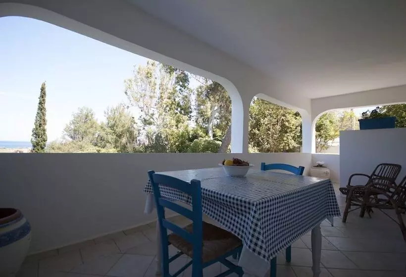 Villa Flora Studios & Apartments