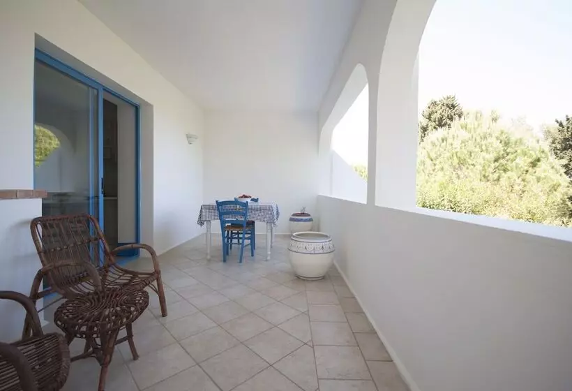 Villa Flora Studios & Apartments