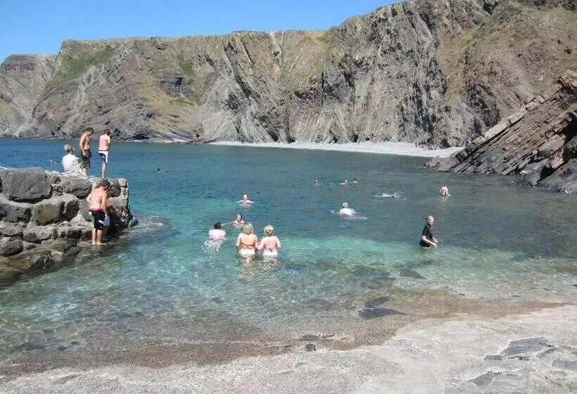 Retkeilymaja Hartland Quay