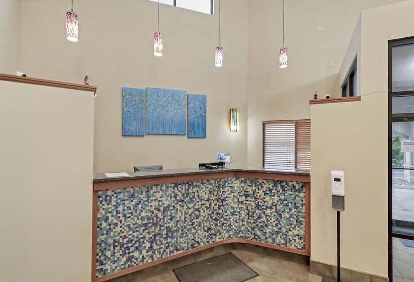 Общежитие Waterbird Lakeside Inn