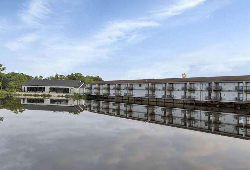 Общежитие Waterbird Lakeside Inn